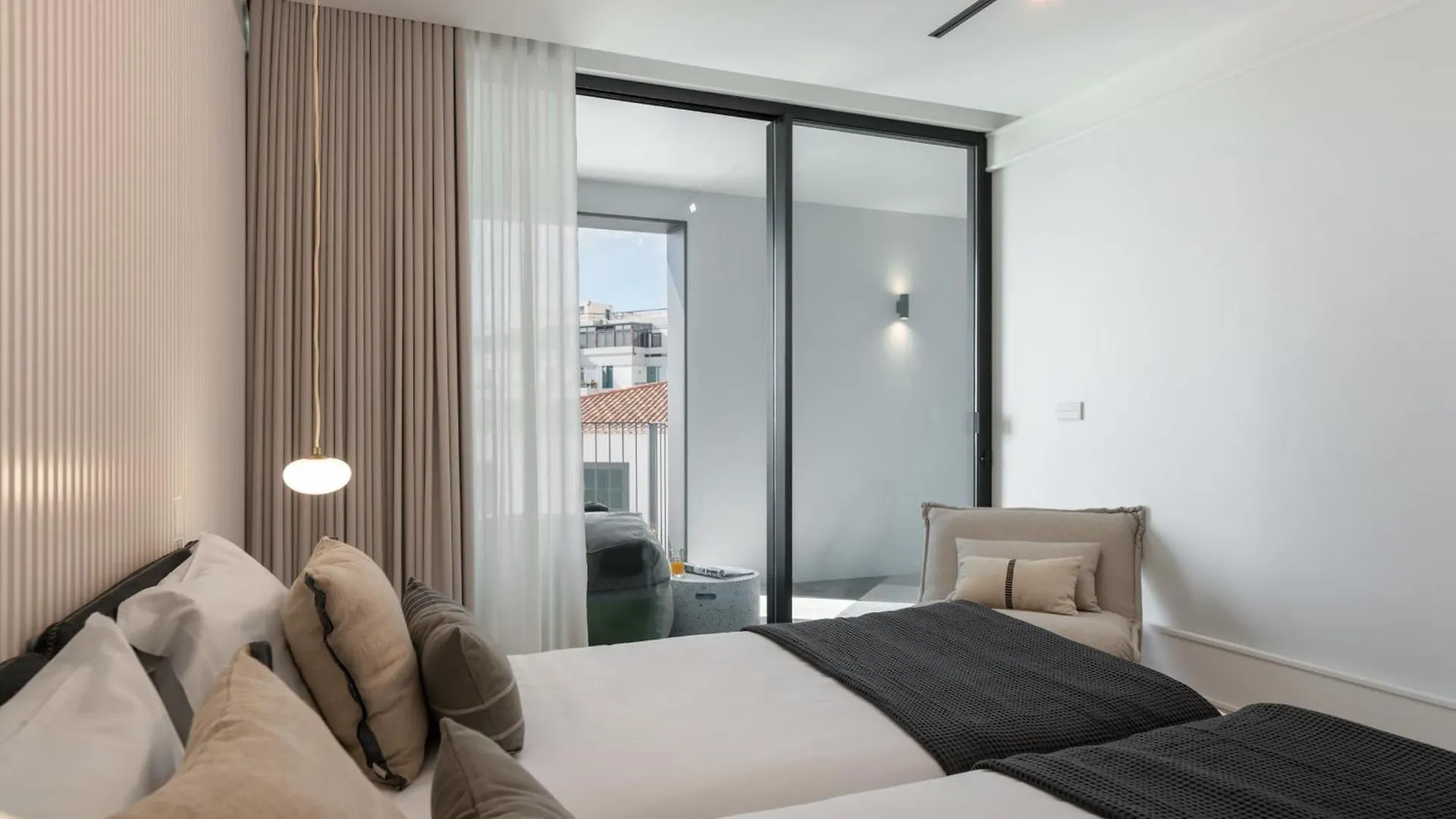 Savoy Insular V By An Island Apart 푼샬 아파트